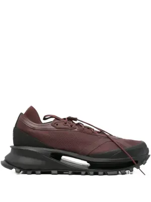 Кроссовки с логотипом