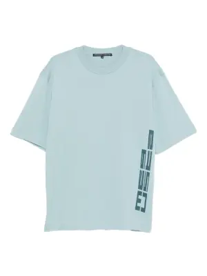 футболка с логотипом