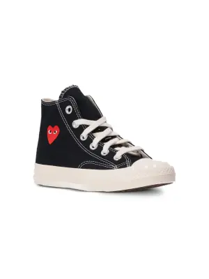 Кроссовки Red Heart из коллаборации с Converse