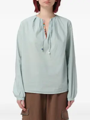 Блузка, украшенная бусинами