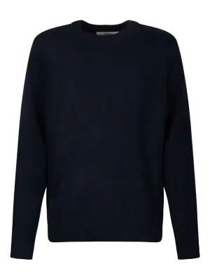 Свитер с круглым вырезом