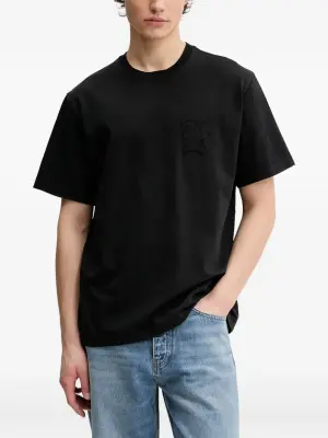 футболка с вышитым логотипом