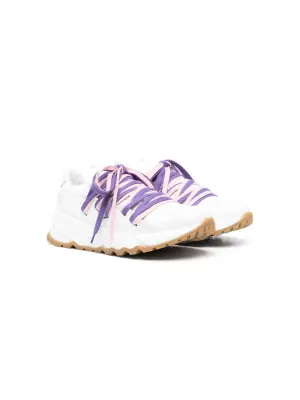 Кроссовки на шнуровке