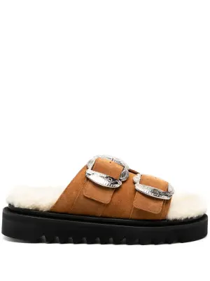 Сандалии с пряжками