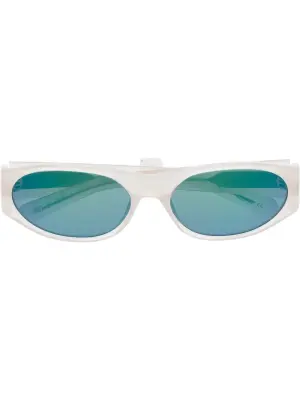 Солнцезащитные очки в круглой оправе