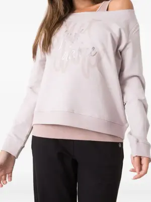 Свитер с открытыми плечами