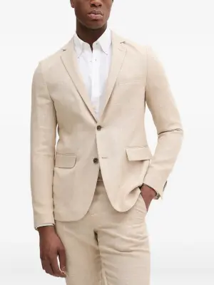 Костюм с застёжкой на пуговицы и лацканами с вырезом