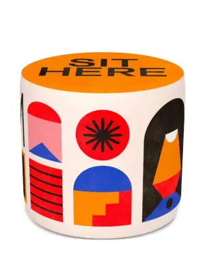 Пуф с геометричным принтом (50 x 50 см)