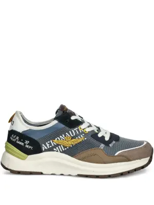 Кроссовки в стиле колор-блок с логотипом