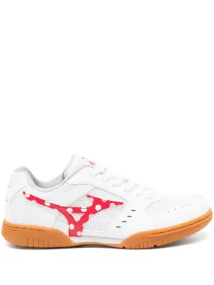 Кроссовки в горох из коллаборации с Mizuno