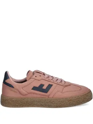 кроссовки с логотипом