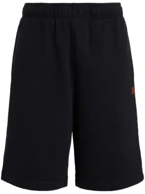 Спортивные шорты с вышитым логотипом